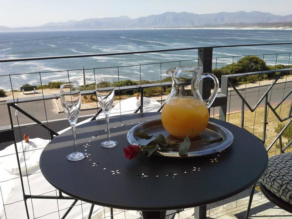 65Oncliff Hotel Gansbaai Exterior photo